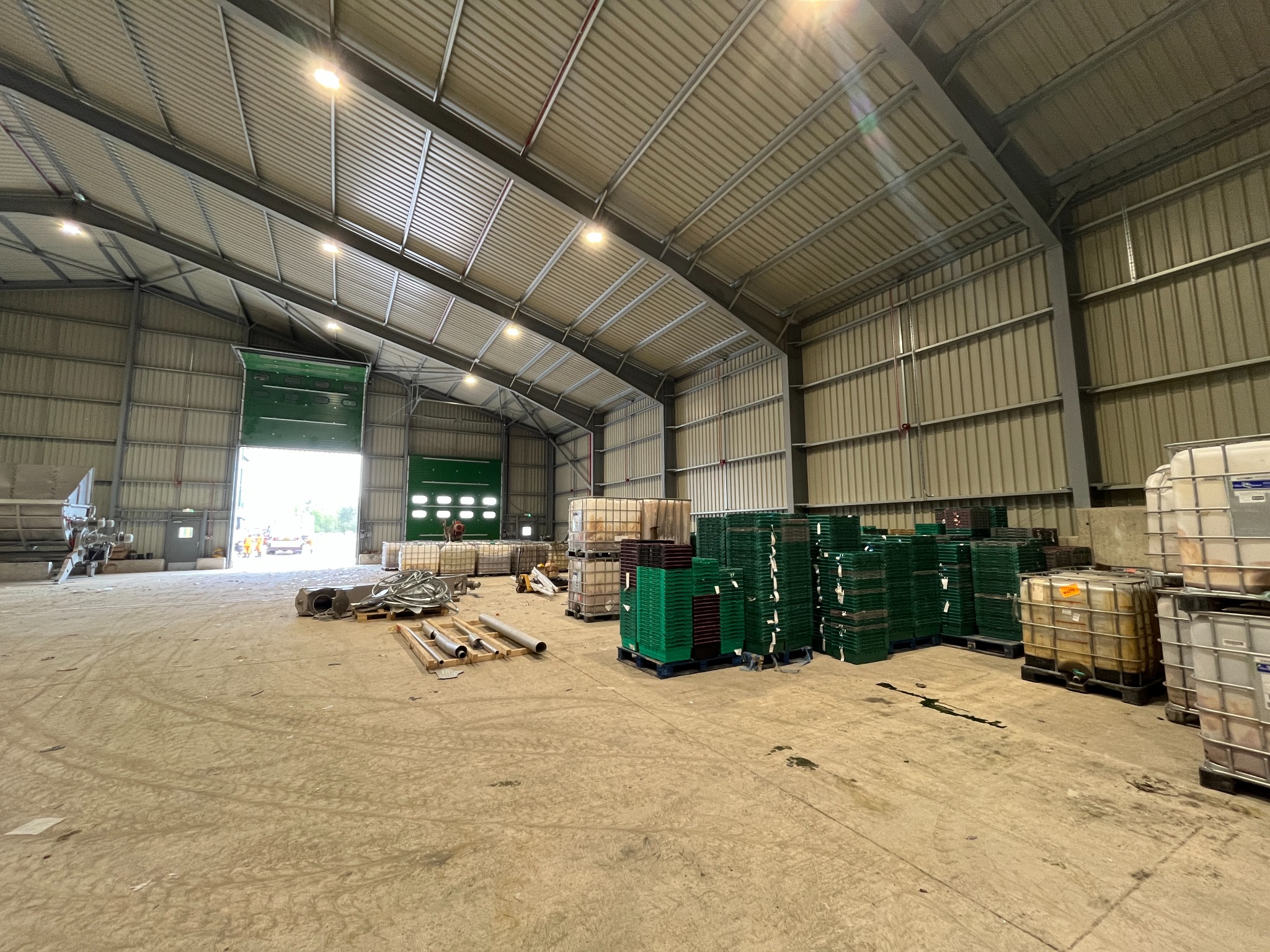 Internal raw materials reception building